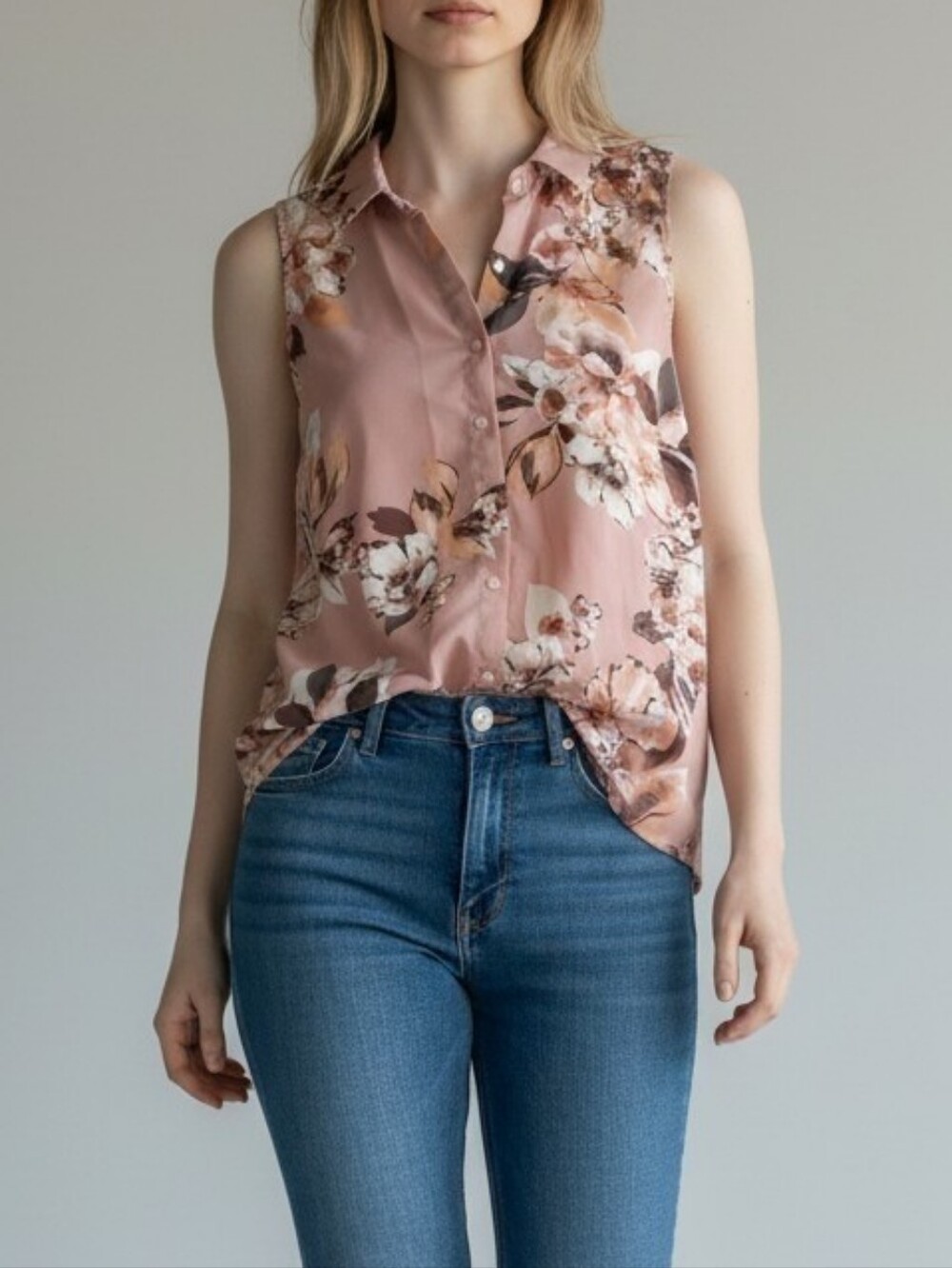Unique Spectrum Blush Pink Floral Sleeveless Button-Front Blouse. XL.